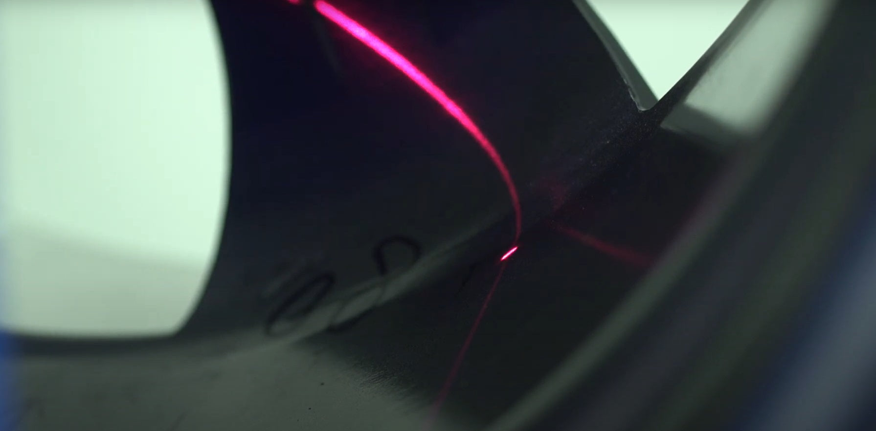 Reifenwuchtmaschine 2451 Laserlinienanzeige